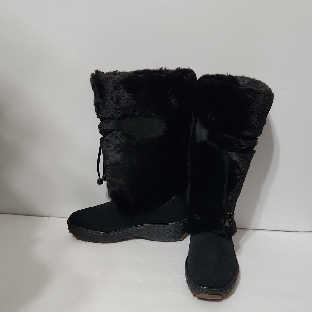 NWOB Oscar Faux Fur Boots. Made In Italy. Size 36